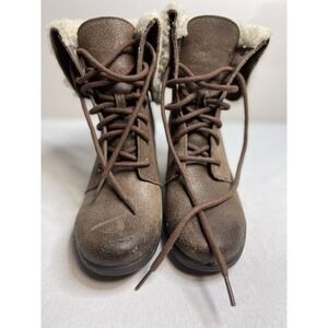NWOB UGG Women's Zea Cold Weather Waterproof Boots Size 9